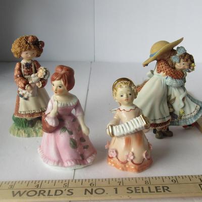 Lot 389: Lot of Older Girl Figurines