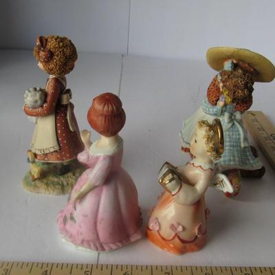 Lot 389: Lot of Older Girl Figurines