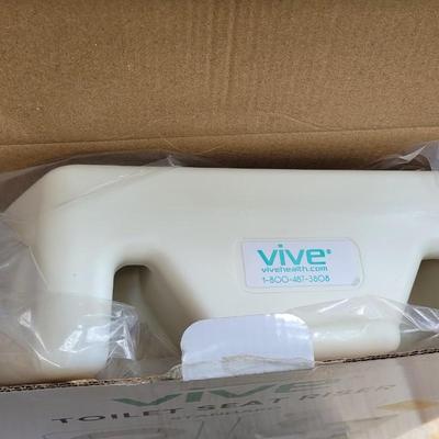 #43: New in Box Seat Riser