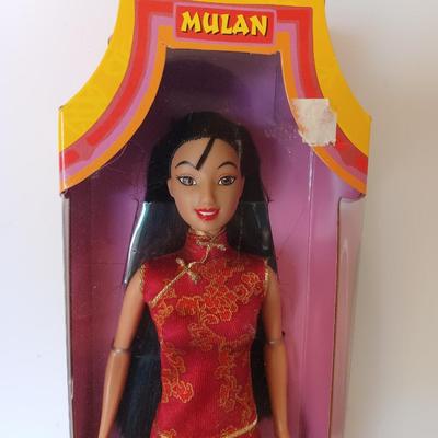 1997 Mattel Disney Mulan 12 Inch Secret Message Doll Scarlet Dress 19015