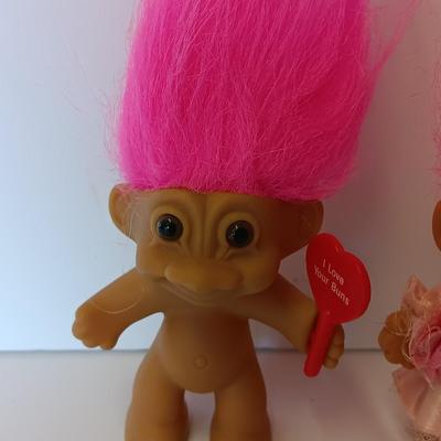 He loves her buns!  Pink haired troll dolls - Boy with I love your buns sign and girl in dress