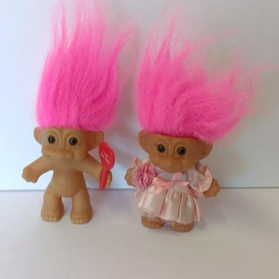He loves her buns!  Pink haired troll dolls - Boy with I love your buns sign and girl in dress