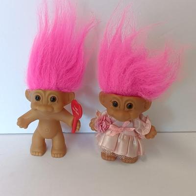 He loves her buns!  Pink haired troll dolls - Boy with I love your buns sign and girl in dress