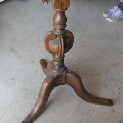 Lot 421: Antique Pie Crust Tilt Top Table To Glue and Put Top Back On