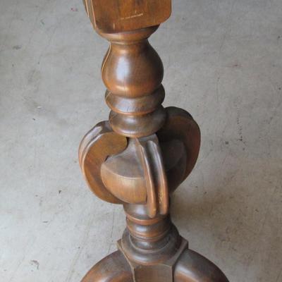 Lot 421: Antique Pie Crust Tilt Top Table To Glue and Put Top Back On