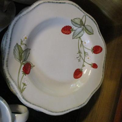 Pfaltzgraff Strawberry Vine Dishes