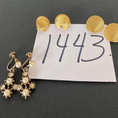 Vintage Clip On Earrings