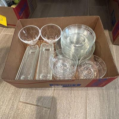 Lot 84 - box glassware
