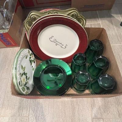 Lot 92 - box of plates/glasses