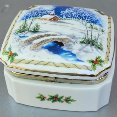 #79: Heritage House Melodies of Christmas Music & Jewelry Box