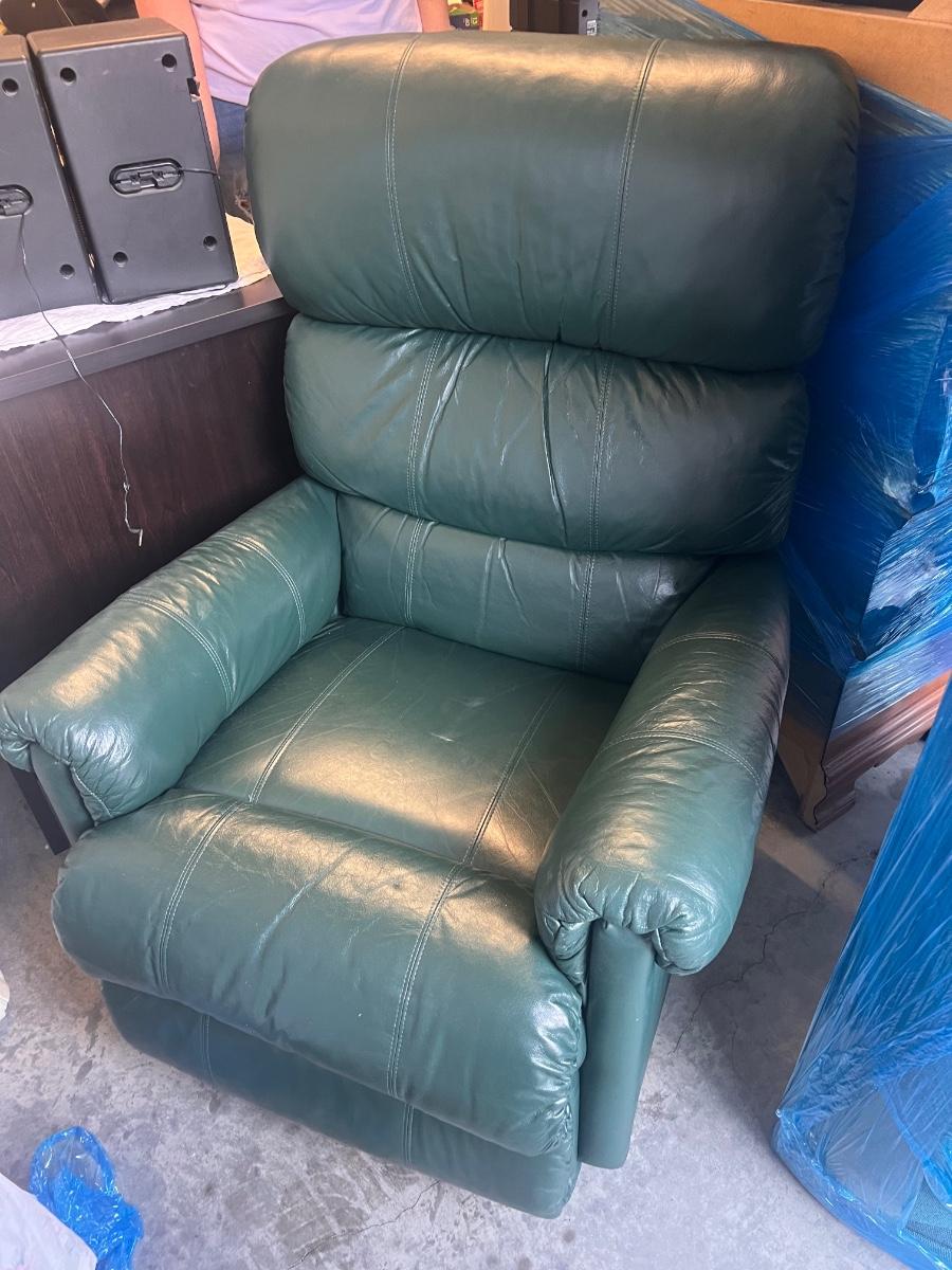 Green leather discount lazy boy recliner