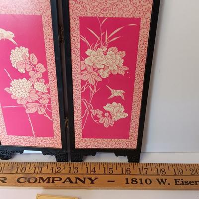 Oriental Miniature 4 Panel Folding Screen / Dollhouse Miniature Geisha Room Divider With chop sticks and other Asian themed Collectibles.
