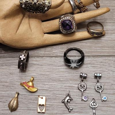 #91: Mixed Lot of Costume Rings and Pendants