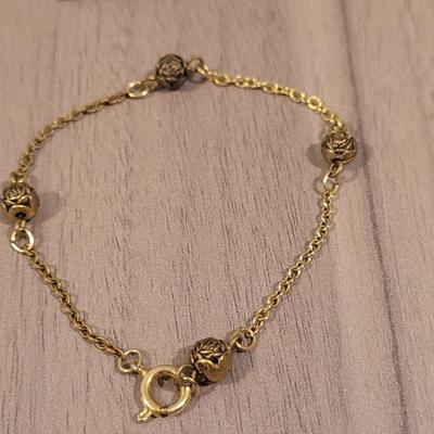 #94: Mixed lot of Earrings and Bracelets