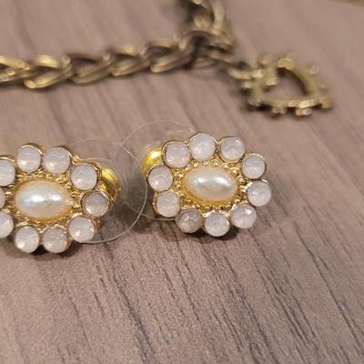 #94: Mixed lot of Earrings and Bracelets