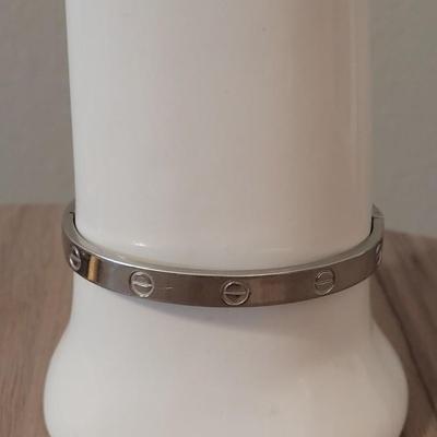 #100: Earrings and Bracelet Lot