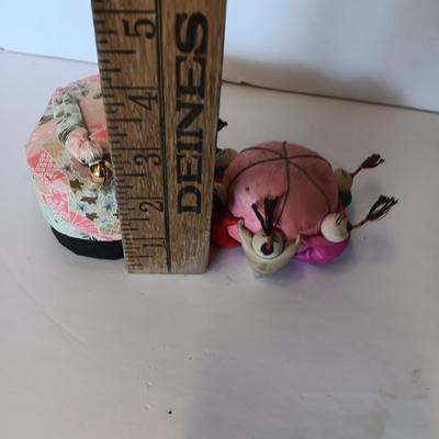 Vintage Satin Oriental pin cushion six people - ring of friends with Asian sandal pin box / small gift box
