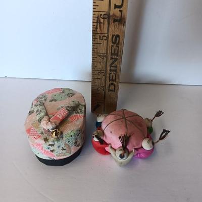 Vintage Satin Oriental pin cushion six people - ring of friends with Asian sandal pin box / small gift box
