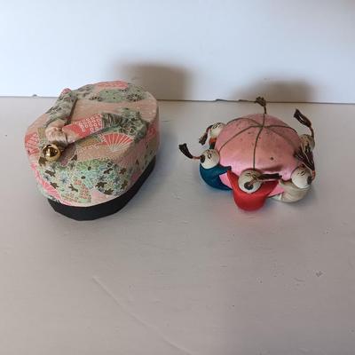 Vintage Satin Oriental pin cushion six people - ring of friends with Asian sandal pin box / small gift box