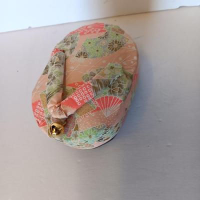 Vintage Satin Oriental pin cushion six people - ring of friends with Asian sandal pin box / small gift box