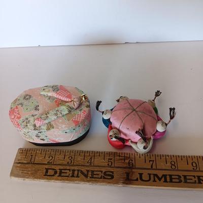 Vintage Satin Oriental pin cushion six people - ring of friends with Asian sandal pin box / small gift box