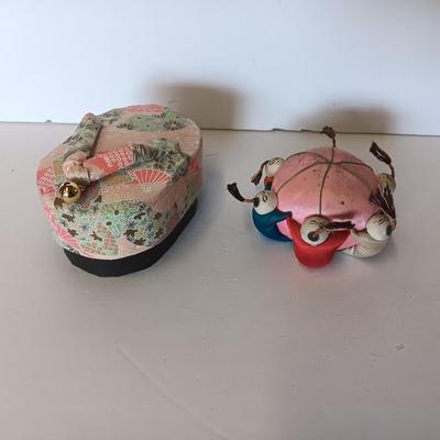 Vintage Satin Oriental pin cushion six people - ring of friends with Asian sandal pin box / small gift box