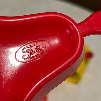 Assorted kitchen vintage plastic