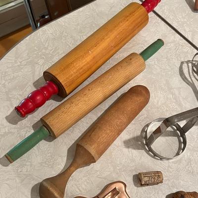Vintage collection of kitchen utensils & gadgets
