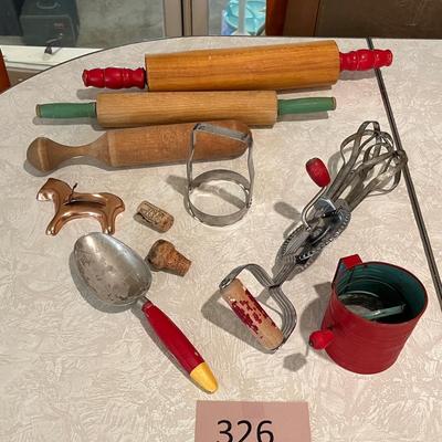 Vintage collection of kitchen utensils & gadgets
