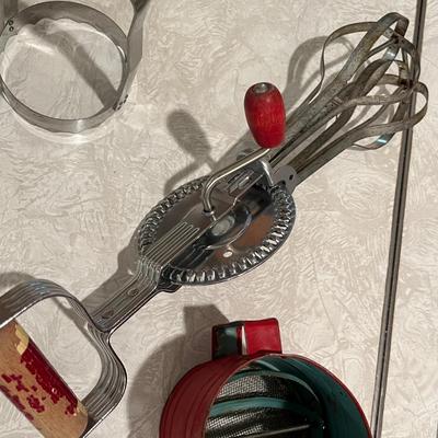 Vintage collection of kitchen utensils & gadgets