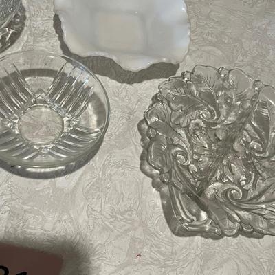 Lot of 60s pressed glass bowls