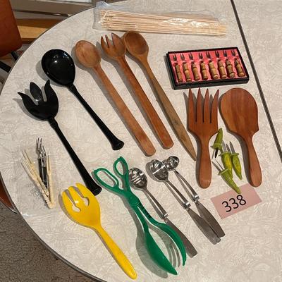Wood & plastic kitchen utensil lot