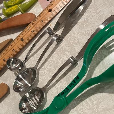 Wood & plastic kitchen utensil lot