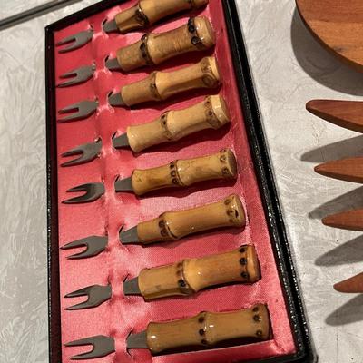 Wood & plastic kitchen utensil lot