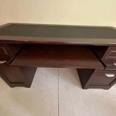 Realspace Manager Desk - Magellan Collection (O-KL)