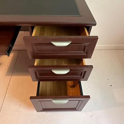 Realspace Manager Desk - Magellan Collection (O-KL)