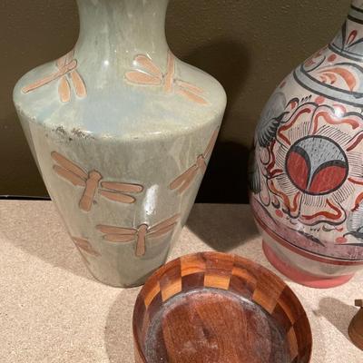 2 vases and wooden bowl