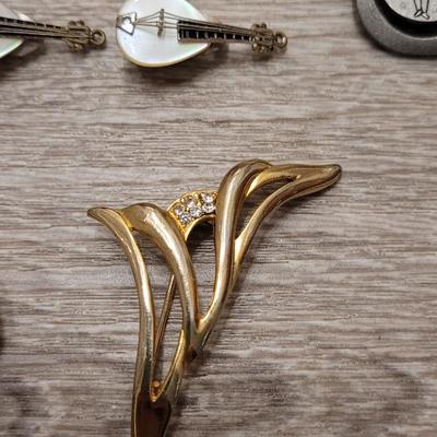 #119: Brooches, Hair Clip & Brooch and Earring Set