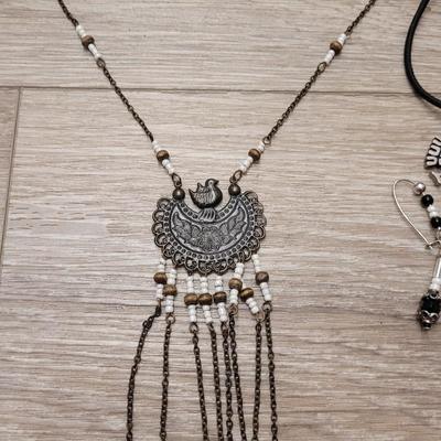 #126: Mixed Lot Of Bead Necklaces & Earrings