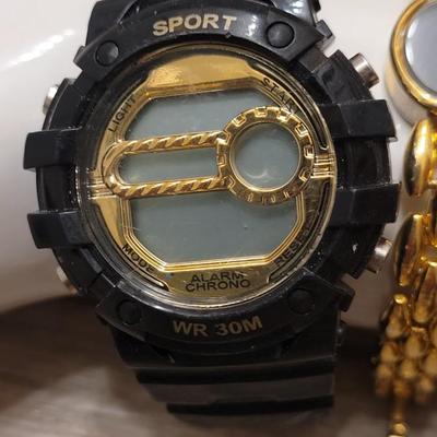 #128: Mixed Lot of Watches