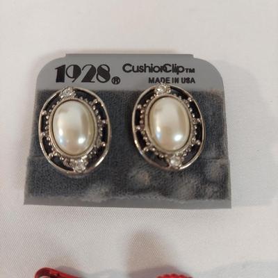 Vintage Clip-on Earrings (B4-BBL)