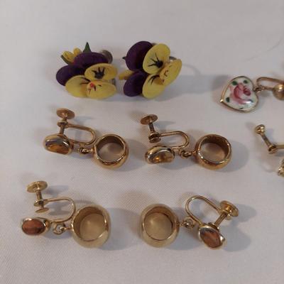 Vintage Clip-on Earrings (B4-BBL)