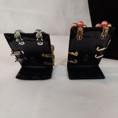 Vintage Clip-on Earrings (B4-BBL)