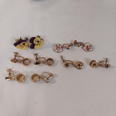 Vintage Clip-on Earrings (B4-BBL)