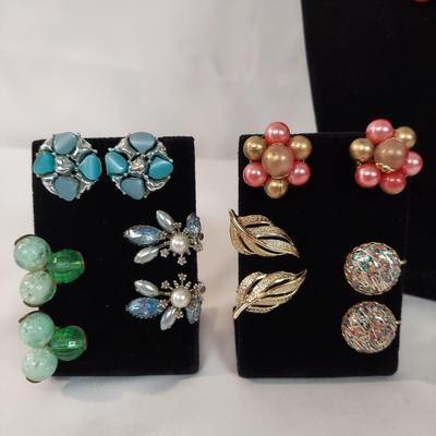 Vintage Clip-on Earrings (B4-BBL)