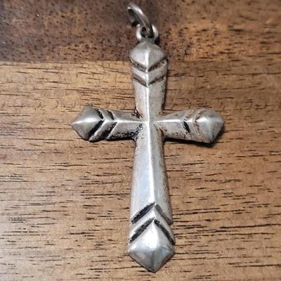 135: Sterling Silver Cross Pendant