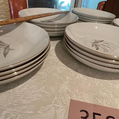 Large lot of Kaysons China dinner plates