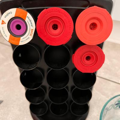 Mixed Kitchen Lot - Keurig, Pyrex, Vremi