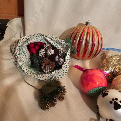 Christmas Ornament Assortment  (S-JS)