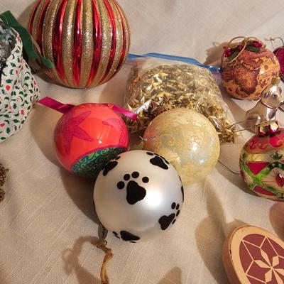 Christmas Ornament Assortment  (S-JS)